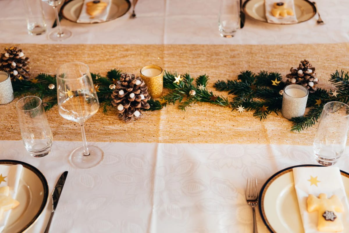 break one long runner into three vignettes on a banquet table 1