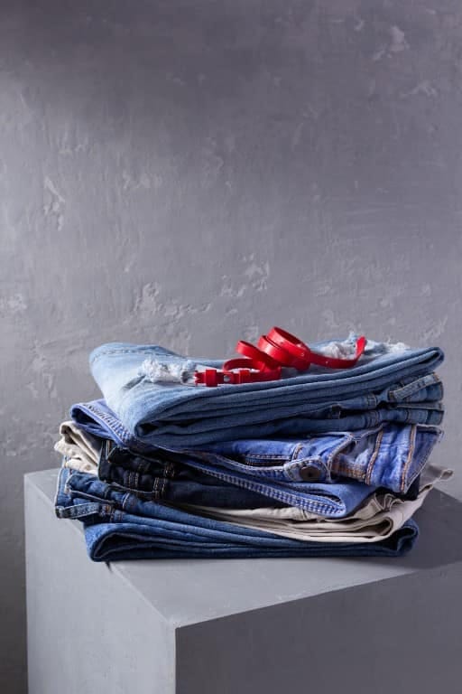 12 Denim Christmas Tree Skirt Ideas to Make From Upcycled Jeans 7 graduated wash, pale center to dark hem 1