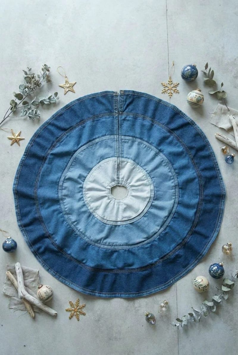 12 Denim Christmas Tree Skirt Ideas to Make From Upcycled Jeans 8 graduated wash, pale center to dark hem 1
