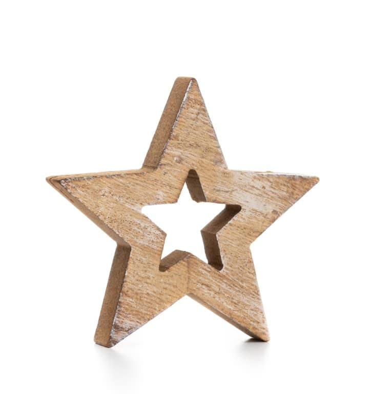 Pallet Wood Christmas Crafts for Beginners That Don't Look Like Scrap Lumber 11 oversized pallet star for the gable 10