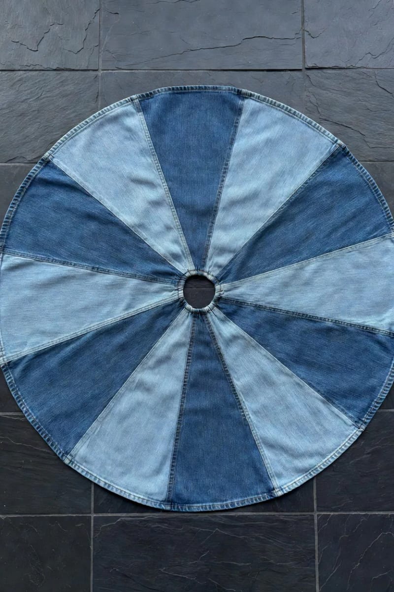 12 Denim Christmas Tree Skirt Ideas to Make From Upcycled Jeans 5 pie-wedge skirt cut from jean legs 1